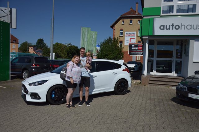 Glückliche Kunden in Autohaus NeckarAlb