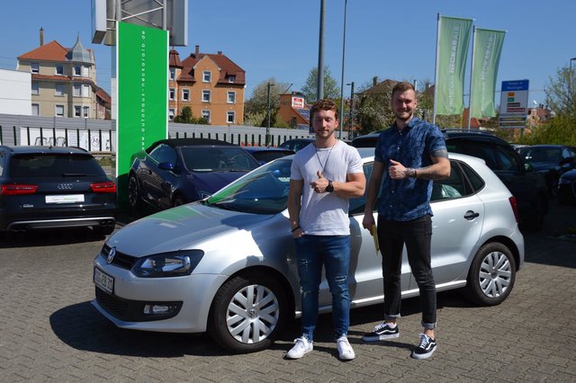 Glückliche Kunden in Autohaus NeckarAlb