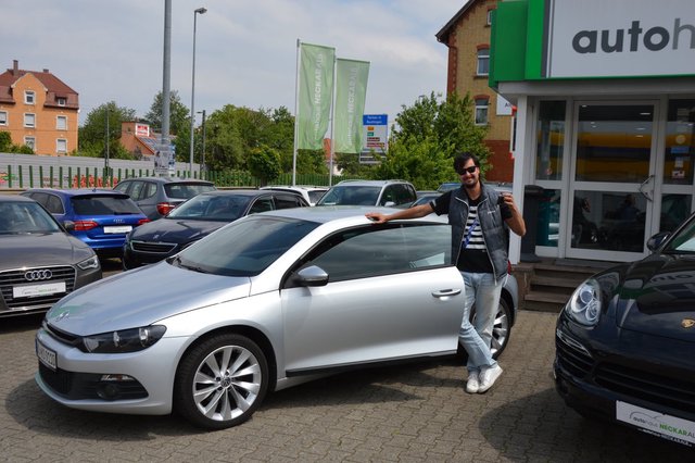Glückliche Kunden in Autohaus NeckarAlb