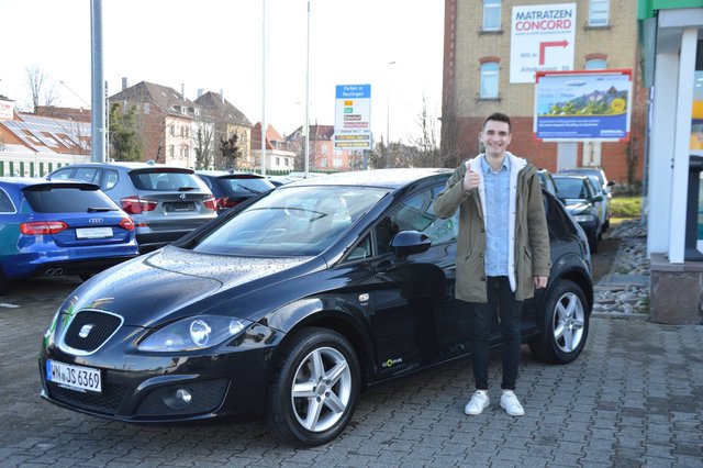 Glückliche Kunden in Autohaus NeckarAlb