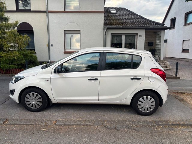 Hyundai i20/Kupplung Neu/Batterie Neu/Tüv Neu/ Gebrauchtwagen Kaufen | EZ 09/2013 | Preis 4.999 €