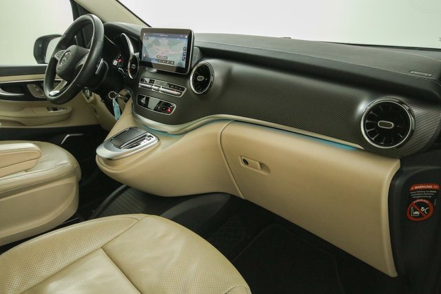 Mercedes-Benz V 300 d AMG Line lang Leder Pano Distr AHK 360K - bilder 8