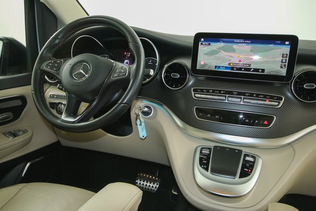 Mercedes-Benz V 300 d AMG Line lang Leder Pano Distr AHK 360K - bilder 9