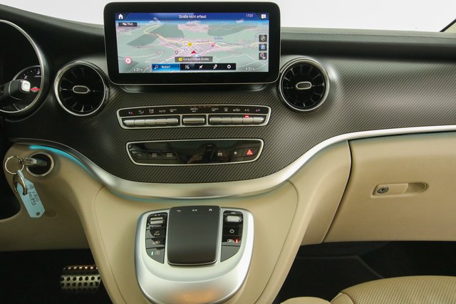 Mercedes-Benz V 300 d AMG Line lang Leder Pano Distr AHK 360K - bilder 10