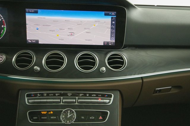 Mercedes-Benz E 300 de Distronic Pano 360k AMG Line Night - bilder 10