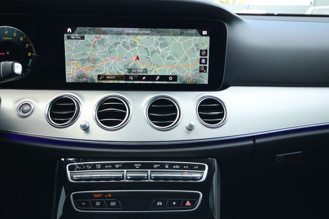 Mercedes-Benz E 300 e Avantgarde Kamera MBUX DAB Teilleder - photo 10