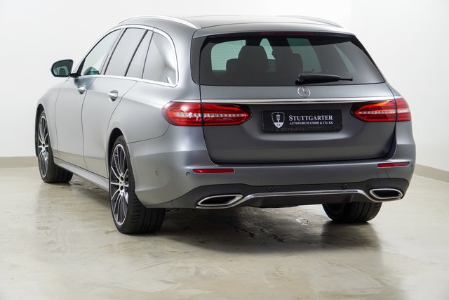 Mercedes-Benz E 450 4M AMG Line Pano 360 Kamera Leder Keyless - bilder 4