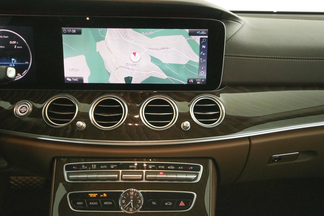 Mercedes-Benz E 400 d 4Matic T Exclusive 360K Memory Head-up - photo 10