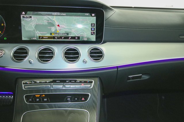 Mercedes-Benz E 400 d 4M AMG Line Distr AHK 360K Head-up Luft - bilder 10