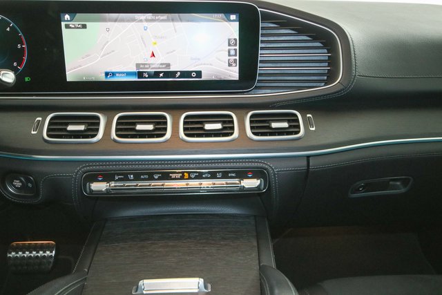 Mercedes-Benz GLE 350 d 4M AMG Line Pano 360K Distr AHK HUD - bilder 10