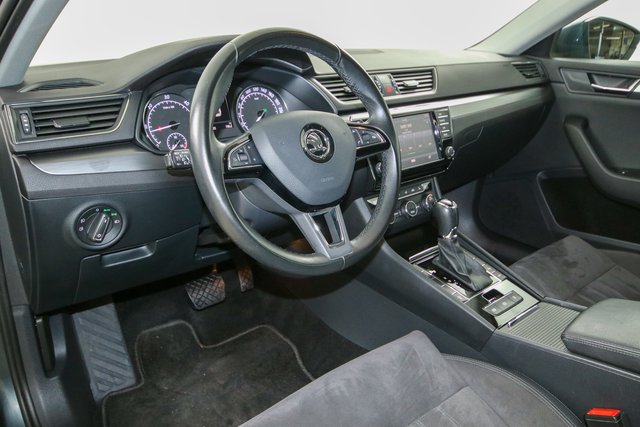Skoda Superb Combi Style Navi Kamera LED - bilder 7