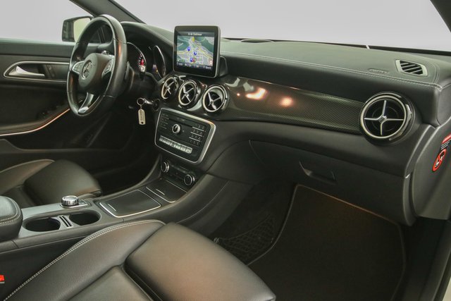 Mercedes-Benz CLA 200 7G AMG Line Leder Pano LED Kamera - bilder 8