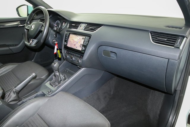Skoda Octavia Combi RS - photo 8