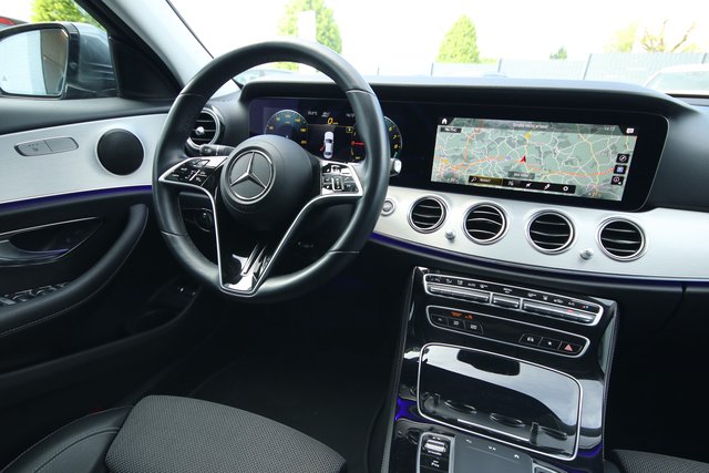 Mercedes-Benz E 300 e Avantgarde Kamera MBUX DAB Teilleder - photo 9