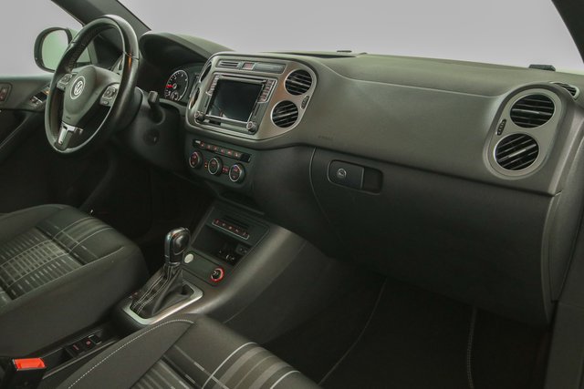 Volkswagen Tiguan Lounge 4Motion R-Line Pano AHK DYNAUDIO - bilder 8