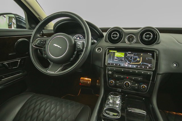 Jaguar XJ50 Portfolio Pano ACC Keyless Kamera Sitzbelüf - photo 9