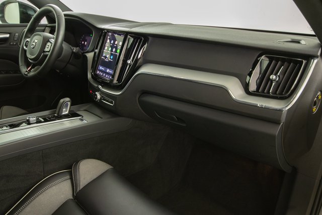 Volvo XC60 R Design Plus Dark Recharge Plug-I AWD ACC - bilder 8