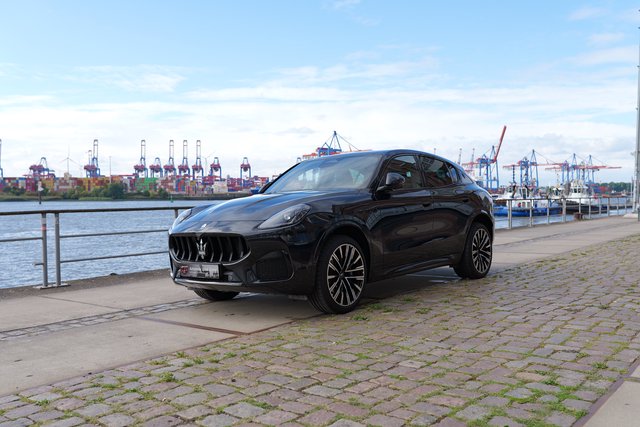 Maserati Grecale Modena Panorama Schiebedach Klima Paket Plus Gebrauchtwagen Kaufen | EZ 05/2025 | Preis 89.900 €