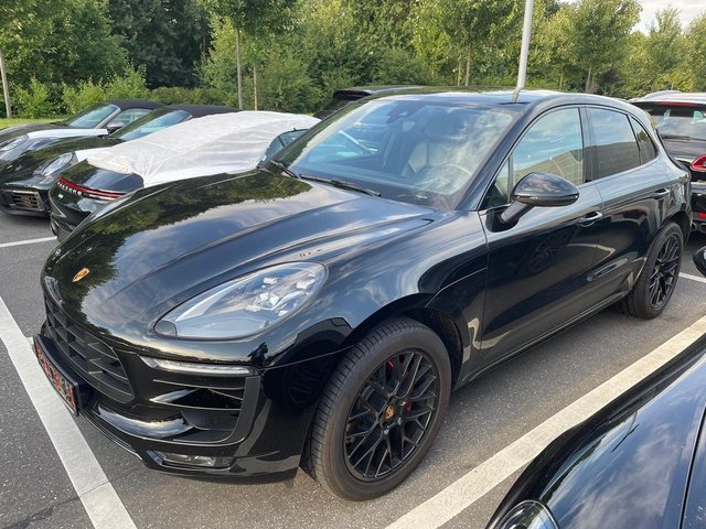 Porsche Macan GTS Sport-Auspuffanlage Apple CarPlay, Panorama-Schiebedach Used vehicle for sale | First registration 07/2018 | Price 52.900 €