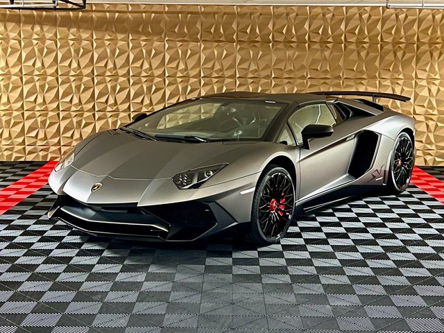 Lamborghini Aventador LP 750-4 SUPERVELOCE SV ROADSTER Used vehicle for sale | First registration 05/2015 | Price 539.900 €