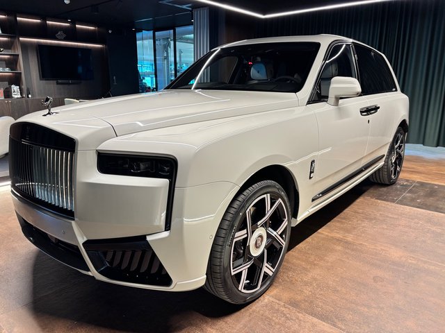 Rolls-Royce Cullian Black Badge 2026 4 Seats I star headliner I star tailgate I Immersive Seating Gebrauchtwagen Kaufen | EZ 10/2025 | Preis 648.431 €