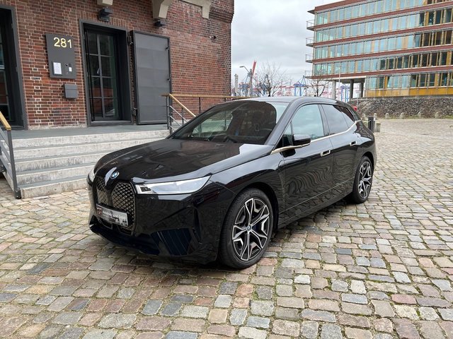 BMW iX 40 xDrive Sport Gebrauchtwagen Kaufen | EZ 11/2021 | Preis 74.900 €