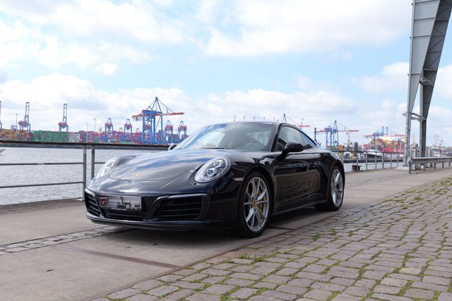 Porsche 991 Carrera 4 Coupe Keramik-Bremsanlage Used vehicle for sale | First registration 06/2018 | Price 104.900 €