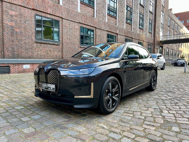 BMW IX 40 XDrive Panorama-Glasdach Gebrauchtwagen Kaufen | EZ 11/2022 | Preis 69.900 €