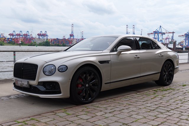 Bentley Flying Spur 6.0 W12 4 Wheel drive 1 Edition Gebrauchtwagen Kaufen | EZ 09/2020 | Preis 164.900 €