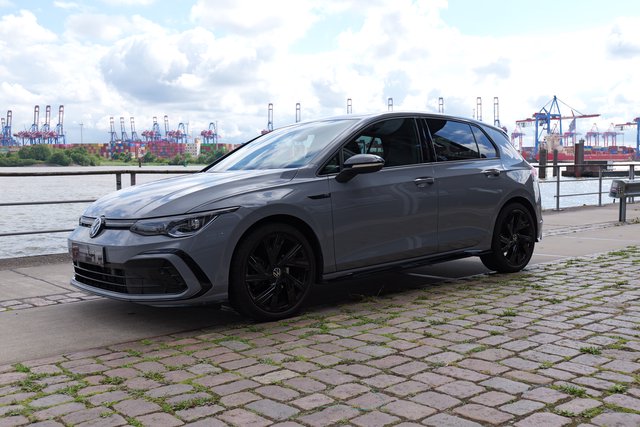 Volkswagen Golf VIII R-Line eTSI Used vehicle for sale | First registration 05/2023 | Price 24.300 €