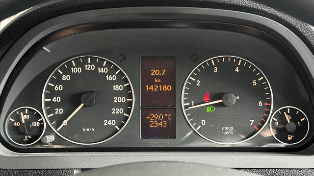 Mercedes-Benz A 180 5-türig Tüv Neu / Garantie / Sitzhzg - bilder 10