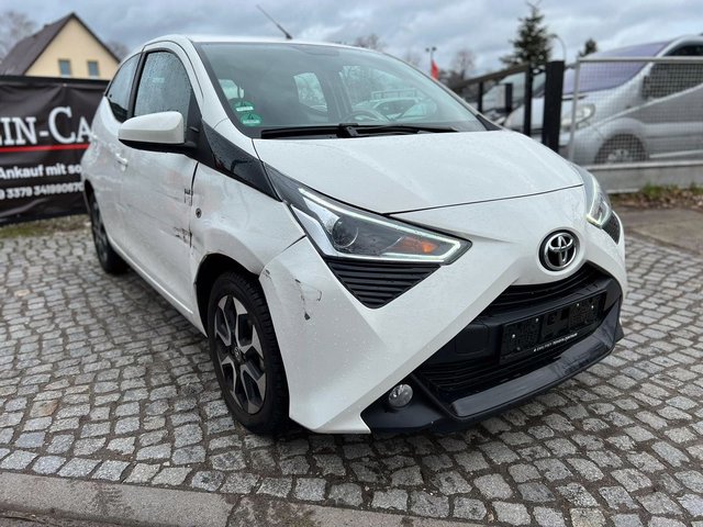 Toyota Aygo AYGO x-play club/9TKM/NAVI/KAMERA/EURO6/