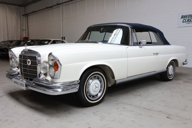 1970 Mercedes-Benz 280 SE weiß (050), blaues Verdeck, blaues Leder - photo 5