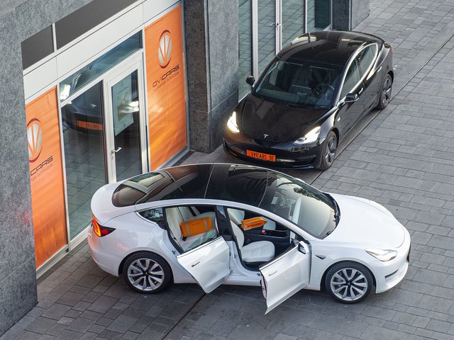 Tesla Model 3 Maximale Reichweite - AWD | 19" | STOCK age.one-day registration Kaufen | EZ 02/2020
