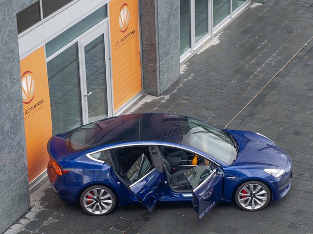 Tesla Model 3 Performance Dual-AWD 1.Hd u-frei sofort Gebrauchtwagen Kaufen | EZ 03/2019