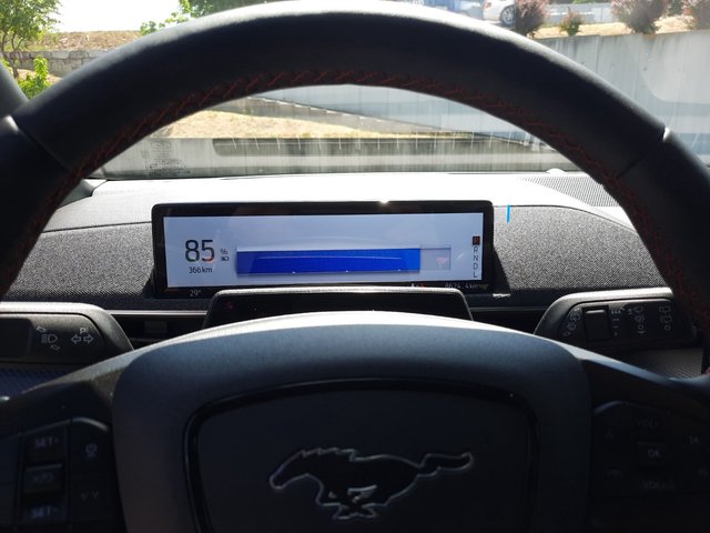 Ford Mustang Mach-E AWD ExtendedRange+NAVI+PANO+ACC+KAMERA+PDC - foto 7