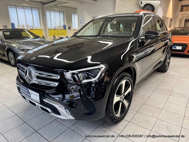 Mercedes-Benz GLC 220 d 4Matic AIRMATIC CARPLAY AHK 360°-KAM Used vehicle for sale | First registration 09/2019