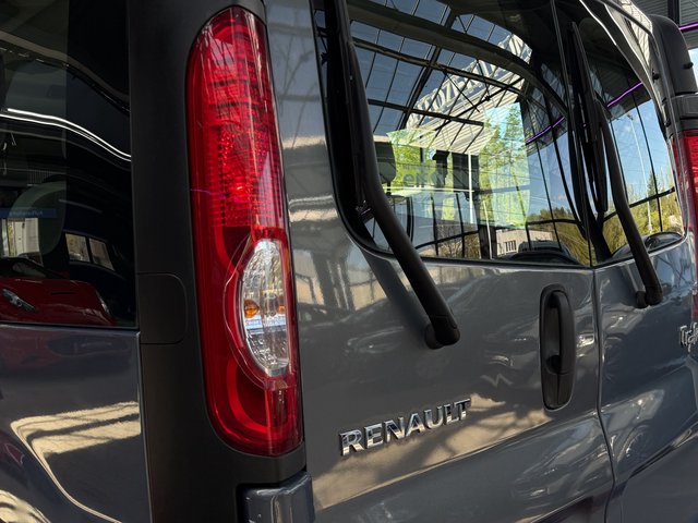 Renault Trafic Combi dCi 115 L2H1 KLIMA/NAVI/BT  2,9t verglast - foto 8