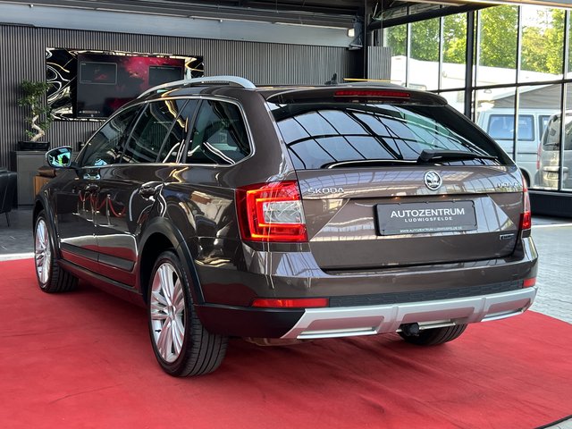Skoda Octavia Combi Scout 4x4 XENON / PDC / LED / - foto 5