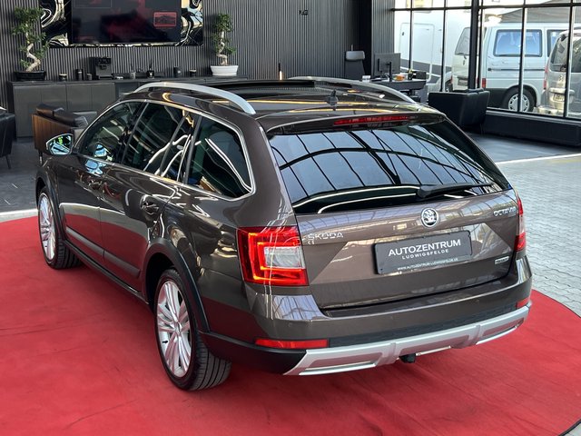 Skoda Octavia Combi Scout 4x4 XENON / PDC / LED / - foto 8