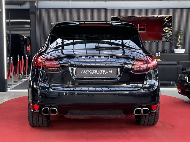 Porsche Cayenne S Turbo Manufaktur Volllederausstattung/PANO/BOSE/AHK/CARBON Porsche - bilder 2