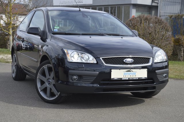 Ford Focus Titanium  Xenon 2.Hand Teilleder Gebrauchtwagen Kaufen | EZ 05/2005 | Preis 3.690 €