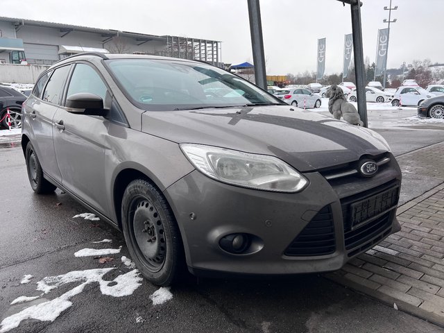 Ford Focus Turnier PDC|Fahrassistenz| Gebrauchtwagen Kaufen | EZ 01/2012 | Preis 2.500 €
