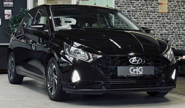 Hyundai i20 Mild-Hybrid 1.HD|KAMERA|SHZ|CARPLAY|TEMPOMAT Gebrauchtwagen Kaufen | EZ 07/2023 | Preis 16.990 €