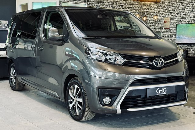 Toyota ProAce Verso 2.0 D-4D Automatik|Kamera|SHZ|9Sitzer| Gebrauchtwagen Kaufen | EZ 06/2022 | Preis 19.990 €