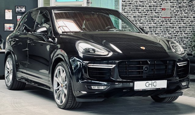 Porsche Cayenne Turbo S BURMESTER|PANO|CARBON|FONDTV|VOLL Gebrauchtwagen Kaufen | EZ 02/2016 | Preis 69.900 €
