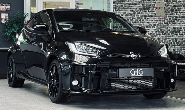 Toyota Yaris GR KAMERA|CARBON|ACC|SHZ|NAVI| Gebrauchtwagen Kaufen | EZ 04/2022 | Preis 31.990 €