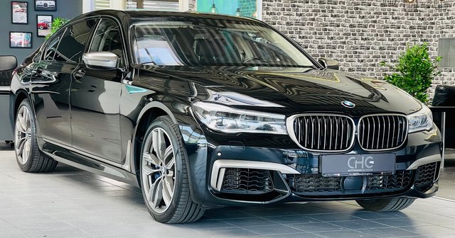 BMW M760i L xDrive |PANO|B&W|360 |FONDTV|AIR|NIGHT.|VOLL Gebrauchtwagen Kaufen | EZ 11/2017 | Preis 39.990 €