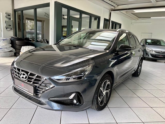 Hyundai i30 cw 1.6CRDi Intro Edition LED Navi Digitacho Used vehicle for sale | First registration 03/2021