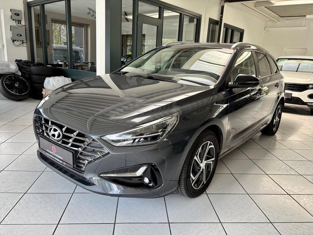 Hyundai i30 cw 1.6CRDi Intro Edition LED Navi Digitacho Used vehicle for sale | First registration 03/2021